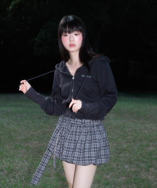 ROSEFRANTZ（ロゼフランツ）の「Smoke Ruffle Hood Zip-Up [Charcoal]（パーカー・レディース・チャコールグレー・OS）」の10枚目の写真