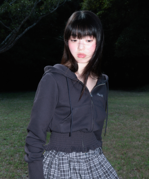 ROSEFRANTZ（ロゼフランツ）の「Smoke Ruffle Hood Zip-Up [Charcoal]（パーカー・レディース・チャコールグレー・OS）」の12枚目の写真