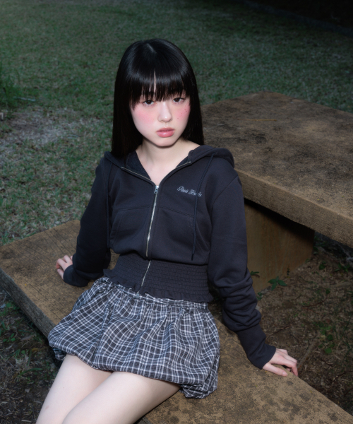 ROSEFRANTZ（ロゼフランツ）の「Smoke Ruffle Hood Zip-Up [Charcoal]（パーカー・レディース・チャコールグレー・OS）」の18枚目の写真