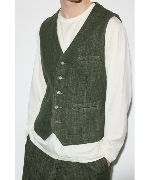 AZUL by moussy（アズールバイマウジー）の「リラックスデニムベスト（ベスト・メンズ・ワンウォッシュ/カーキ・LARGE/MEDIUM）」の3枚目の写真