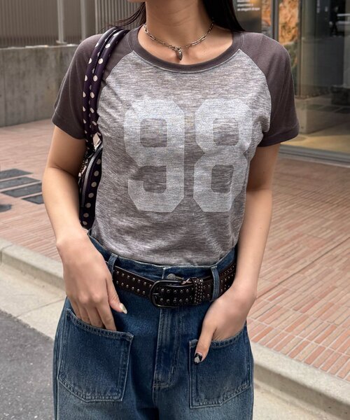 CIAOPANIC（チャオパニック）の「コンパクトナンバリングシアーラグランTEE（Tシャツ/カットソー・レディース・グレー/アイボリー/レッド・ONE SIZE）」の7枚目の写真