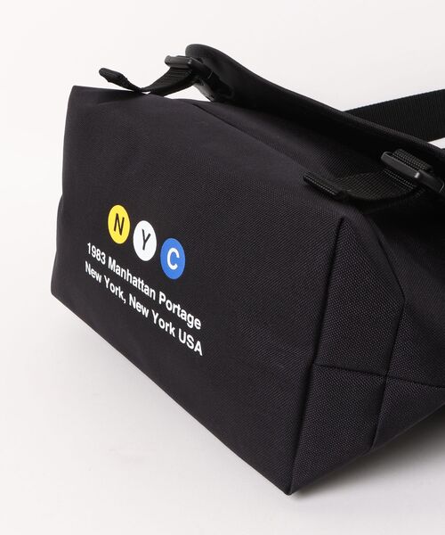 Manhattan Portage（マンハッタンポーテージ）の「NY Messenger Bag JR (MD) FZP LVL MTA（メッセンジャーバッグ・メンズ・ブラック・MEDIUM）」の14枚目の写真