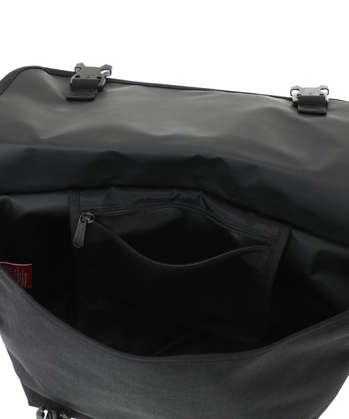 Manhattan Portage（マンハッタンポーテージ）の「NY Messenger Bag JR (MD) FZP LVL MTA（メッセンジャーバッグ・メンズ・ブラック・MEDIUM）」の8枚目の写真