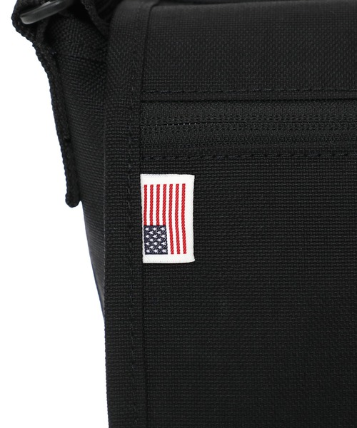 Manhattan Portage（マンハッタンポーテージ）の「NY Messenger Bag JR (MD) FZP LVL MTA（メッセンジャーバッグ・メンズ・ブラック・MEDIUM）」の10枚目の写真