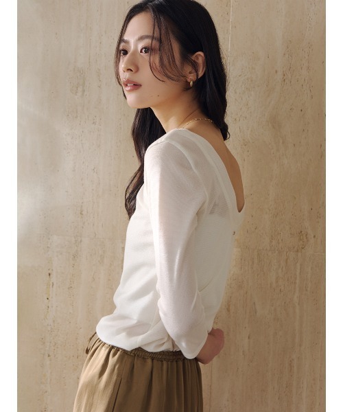 anuans（アニュアンス）の「バックオープンシアーカットトップス（Tシャツ/カットソー・レディース・ブラック/アイボリー/ブラウン・FREE）」の2枚目の写真