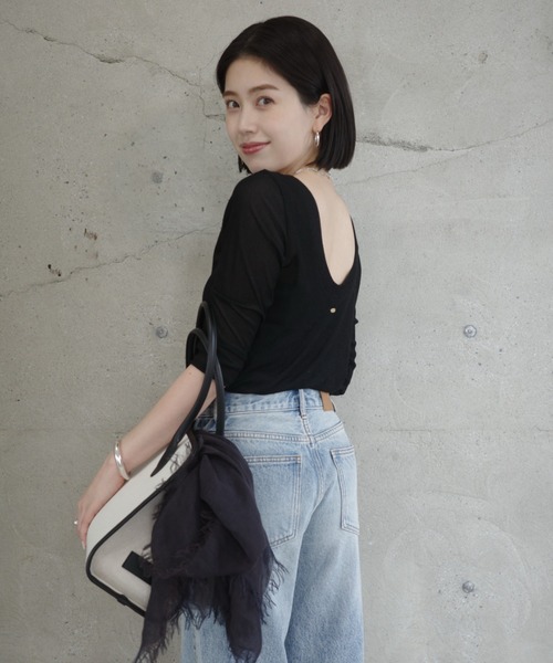 anuans（アニュアンス）の「バックオープンシアーカットトップス（Tシャツ/カットソー・レディース・ブラック/アイボリー/ブラウン・FREE）」の11枚目の写真