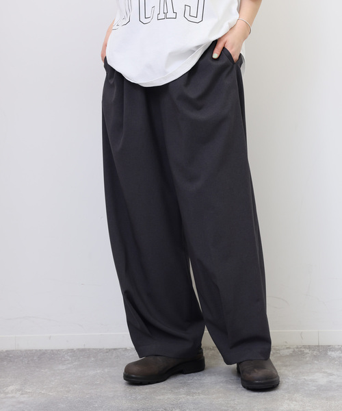 JOURNAL STANDARD LUXE（ジャーナルスタンダード　ラックス）の「トロピカル タックパンツ（その他パンツ・レディース・チャコールグレー/ブラック・FREE）」の2枚目の写真