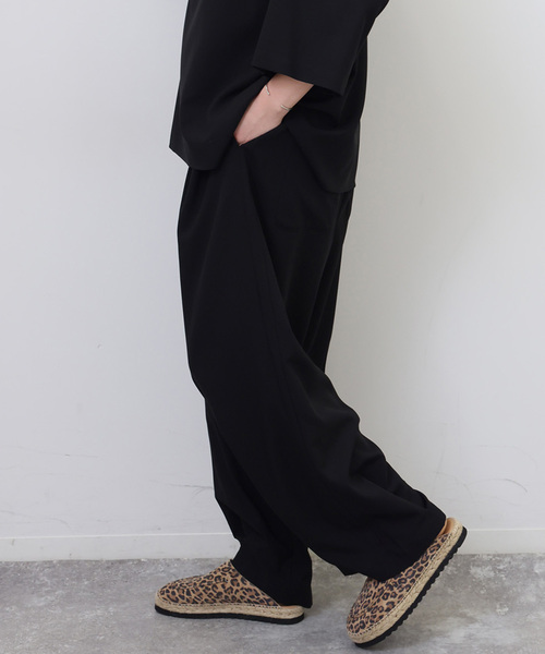 JOURNAL STANDARD LUXE（ジャーナルスタンダード　ラックス）の「トロピカル タックパンツ（その他パンツ・レディース・チャコールグレー/ブラック・FREE）」の5枚目の写真