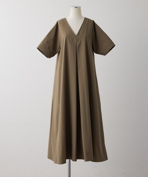 ear PAPILLONNER（イアパピヨネ）の「イージーケアVネックワンピース【SUM1 STYLE】（ワンピース・レディース・ネイビー/カーキ・FREE）」の3枚目の写真