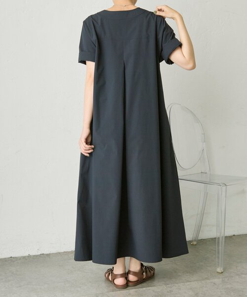 ear PAPILLONNER（イアパピヨネ）の「イージーケアVネックワンピース【SUM1 STYLE】（ワンピース・レディース・ネイビー/カーキ・FREE）」の8枚目の写真