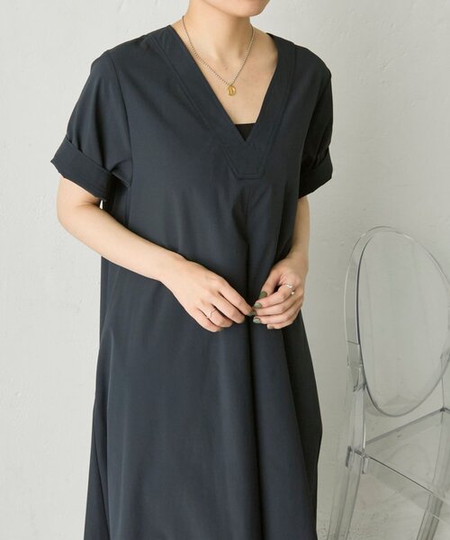 ear PAPILLONNER（イアパピヨネ）の「イージーケアVネックワンピース【SUM1 STYLE】（ワンピース・レディース・ネイビー/カーキ・FREE）」の10枚目の写真