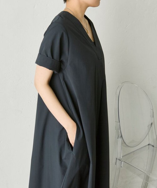 ear PAPILLONNER（イアパピヨネ）の「イージーケアVネックワンピース【SUM1 STYLE】（ワンピース・レディース・ネイビー/カーキ・FREE）」の11枚目の写真