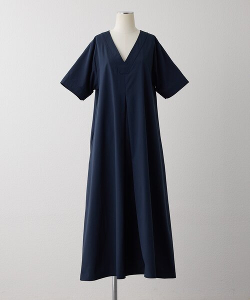 ear PAPILLONNER（イアパピヨネ）の「イージーケアVネックワンピース【SUM1 STYLE】（ワンピース・レディース・ネイビー/カーキ・FREE）」の13枚目の写真