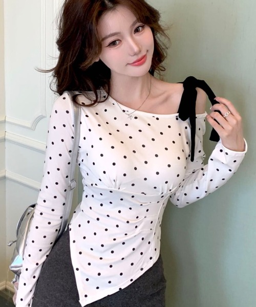 Sibra（シブラ）の「ドット柄ブラックリボンストラップ付きアシメギャザートップス（Tシャツ/カットソー・レディース・グレー/ブラック/ホワイト・M）」の6枚目の写真