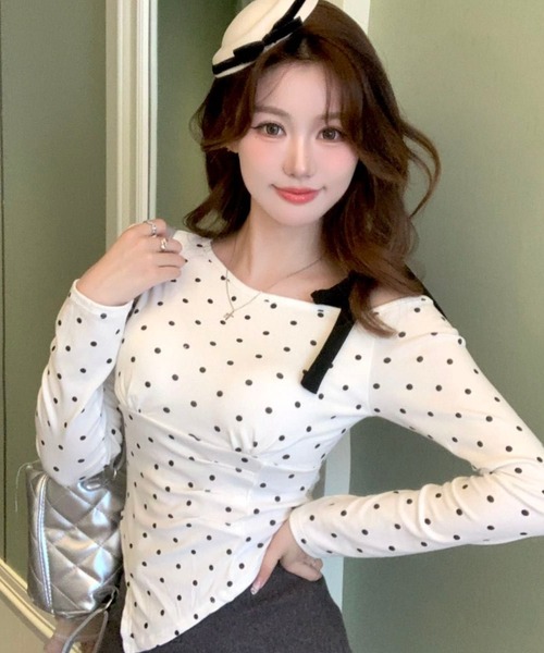 Sibra（シブラ）の「ドット柄ブラックリボンストラップ付きアシメギャザートップス（Tシャツ/カットソー・レディース・グレー/ブラック/ホワイト・M）」の11枚目の写真
