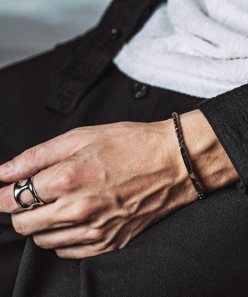 NO ID.(ノーアイディ)の「【NO ID.】Helix Bangle / ヘリックス バングル(バングル/リストバンド・メンズ・シルバー・ONE SIZE)」の1枚目の写真