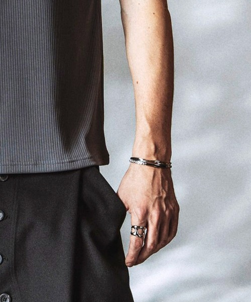 NO ID.(ノーアイディ)の「【NO ID.】Helix Bangle / ヘリックス バングル(バングル/リストバンド・メンズ・シルバー・ONE SIZE)」の12枚目の写真