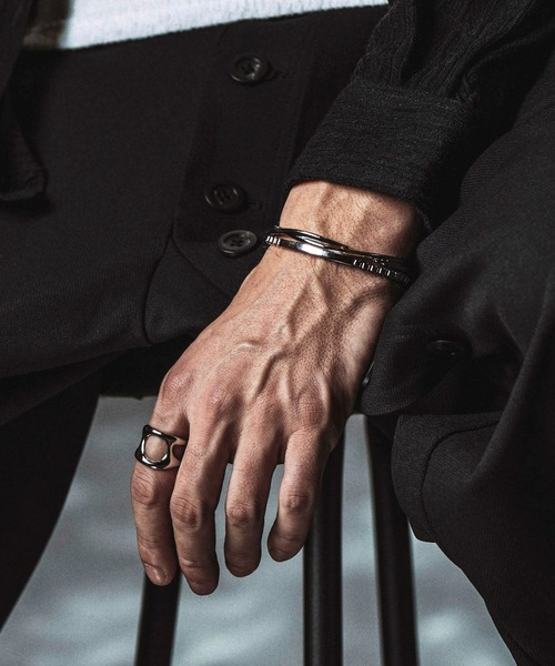 NO ID.(ノーアイディ)の「【NO ID.】Helix Bangle / ヘリックス バングル(バングル/リストバンド・メンズ・シルバー・ONE SIZE)」の4枚目の写真