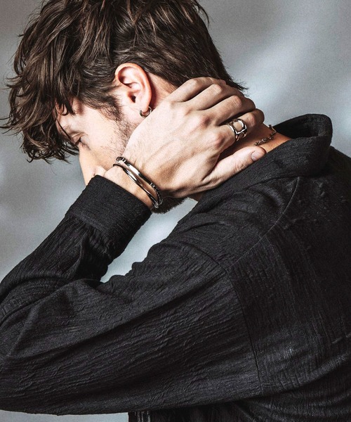NO ID.(ノーアイディ)の「【NO ID.】Helix Bangle / ヘリックス バングル(バングル/リストバンド・メンズ・シルバー・ONE SIZE)」の6枚目の写真