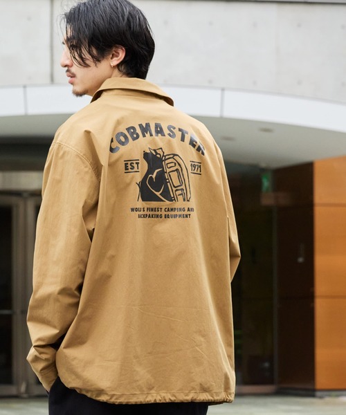 COBMASTER（コブマスター）の「【COBMASTER】 オーバーサイズ バックデザイン プリントコーチジャケット（ナイロンジャケット・メンズ・ベージュ/ブルー/グレー・42/40/38）」の2枚目の写真
