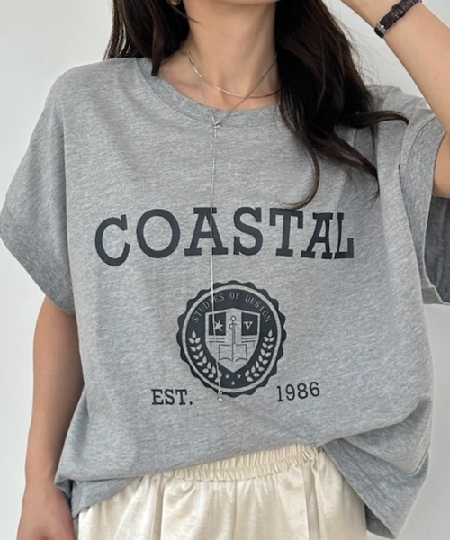 umune(ウムネ)の「Tシャツ フレンチスリーブ カレッジロゴ プリント クルーネック エンブレム ビッグシルエット オーバーサイズ カジュアル トップス 夏(Tシャツ/カットソー・レディース・杢グレー/グレイッシュベージュ/チャコールグレー・FREE)」の1枚目の写真