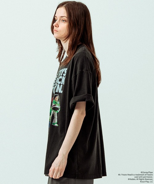 SLICK（スリック）の「【SLICK/スリック】SLICK / TOY STORY Print T-shirt 01/トイストーリー/パウダー加工プリントTシャツ/オーバーサイズ シルエット/ ビンテージ / ディズニー/ピクサー（Tシャツ/カットソー・メンズ・ホワイト/ブラック・3/2/1）」の13枚目の写真