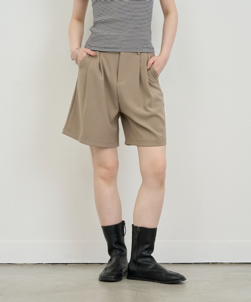 NUJOH(ヌゾ)の「Tuck Half Slacks / タックハーフスラックス(その他パンツ・レディース・ブラック/ベージュ/ブラウン/クリーム/チャコールグレー・MEDIUM/SMALL)」の4枚目の写真