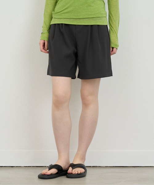 NUJOH(ヌゾ)の「Tuck Half Slacks / タックハーフスラックス(その他パンツ・レディース・ブラック/ベージュ/ブラウン/クリーム/チャコールグレー・MEDIUM/SMALL)」の15枚目の写真