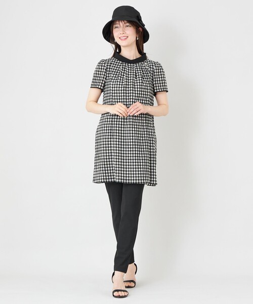 TO BE CHIC(トゥー ビー シック)の「シアーギンガム ロールネック ワンピース(ワンピース・レディース・ブラック/オフホワイト・40)」の3枚目の写真