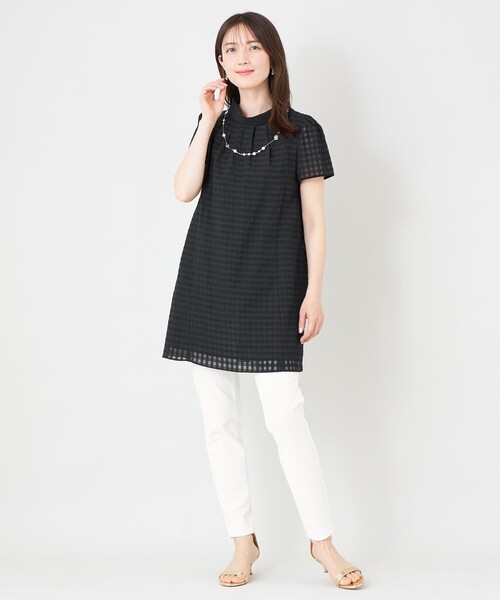 TO BE CHIC(トゥー ビー シック)の「シアーギンガム ロールネック ワンピース(ワンピース・レディース・ブラック/オフホワイト・40)」の4枚目の写真