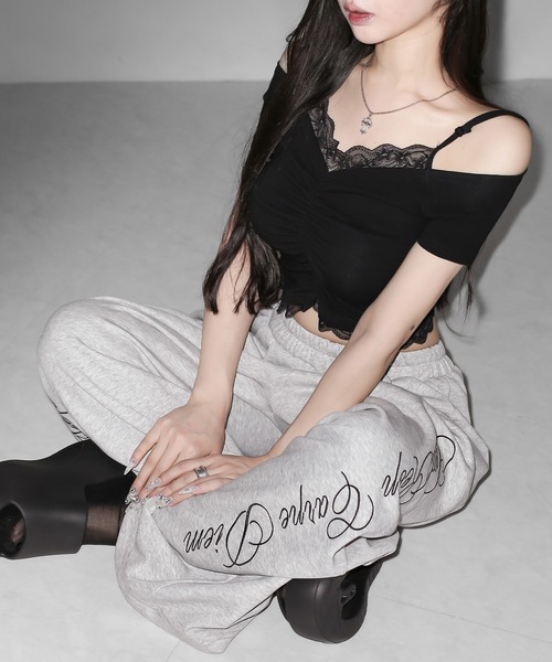 me+em select(ミームセレクト)の「【 2color 】レースドッキングシャーリング半袖オフショルトップス / lace docking shirring short-sleeved off-shoulder tops(Tシャツ/カットソー・レディース・ブラック/ホワイト・FREE)」の18枚目の写真