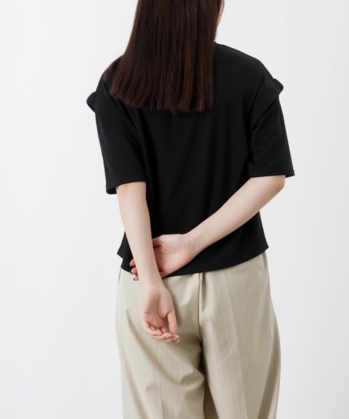 LUCA/LADY LUCK LUCA(ルカ/レディラックルカ)の「LC/LLL MVS天竺肩タック5分袖プルオーバー/ショルダータックロゴTee(Tシャツ/カットソー・レディース・ベージュ/ブラック・FREE)」の7枚目の写真