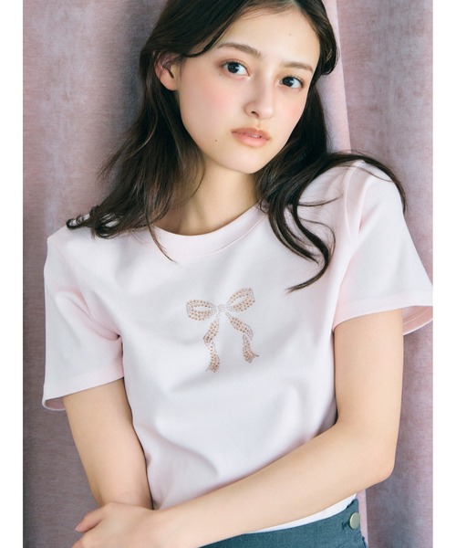 SNIDEL(スナイデル)の「【販路限定カラーあり】ラインストーンTシャツ(Tシャツ/カットソー・レディース・D/C/ブラック/B/A/ホワイト/ネイビー/ピンク・F)」の4枚目の写真
