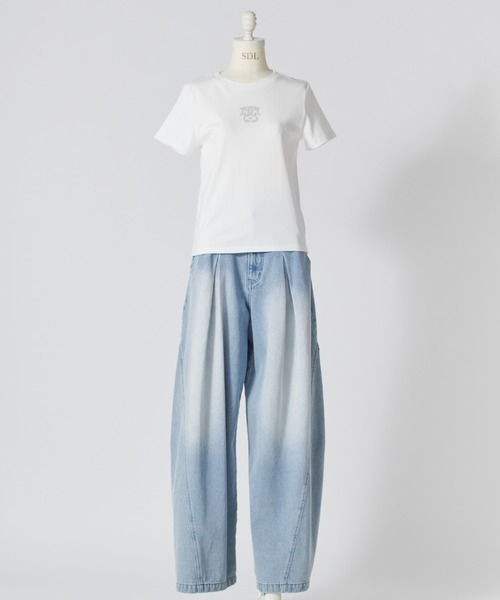 SNIDEL(スナイデル)の「【販路限定カラーあり】ラインストーンTシャツ(Tシャツ/カットソー・レディース・D/C/ブラック/B/A/ホワイト/ネイビー・F)」の18枚目の写真