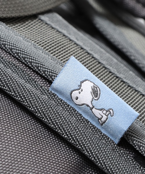 SNOOPY(スヌーピー)の「SNOOPY スヌーピー ボストンリュック2way R-PET(ボストンバッグ・レディース・ベージュ/ダークグレー・FREE)」の8枚目の写真