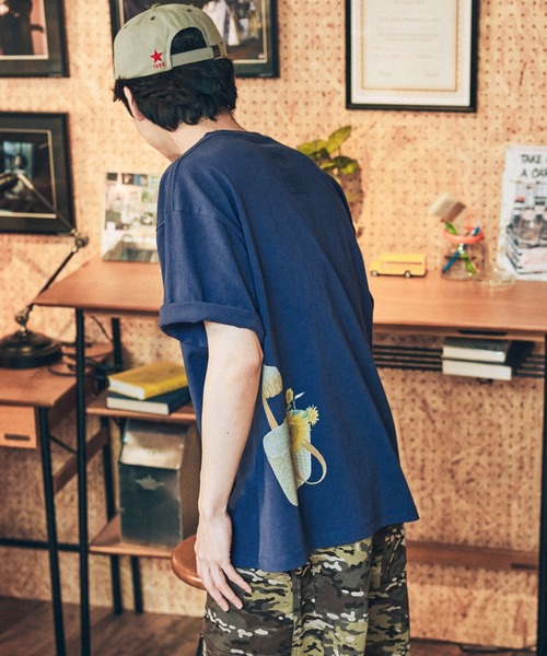 niko and...(ニコアンド)の「マンストーリーTEE(Tシャツ/カットソー・メンズ・オフホワイト/ネイビー・MEDIUM/LARGE)」の6枚目の写真