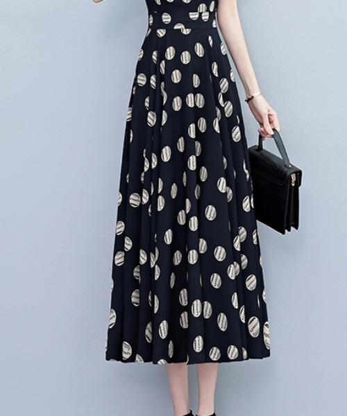 LUCPY(ラクピー)の「ドットプリント フレアロングワンピース(ワンピース・レディース・ブラック・XX-LARGE/X-LARGE/LARGE/MEDIUM)」の3枚目の写真