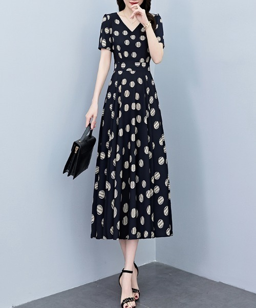 LUCPY(ラクピー)の「ドットプリント フレアロングワンピース(ワンピース・レディース・ブラック・XX-LARGE/X-LARGE/LARGE/MEDIUM)」の4枚目の写真