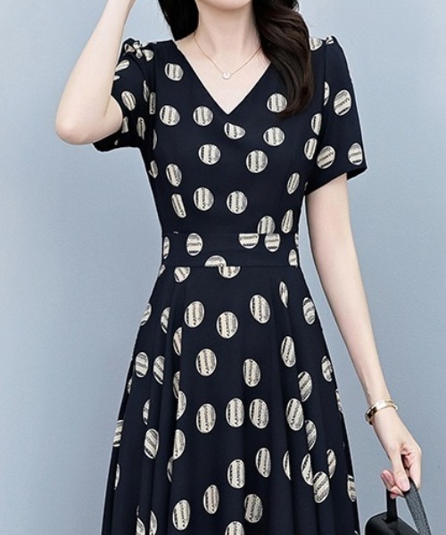 LUCPY(ラクピー)の「ドットプリント フレアロングワンピース(ワンピース・レディース・ブラック・XX-LARGE/X-LARGE/LARGE/MEDIUM)」の6枚目の写真