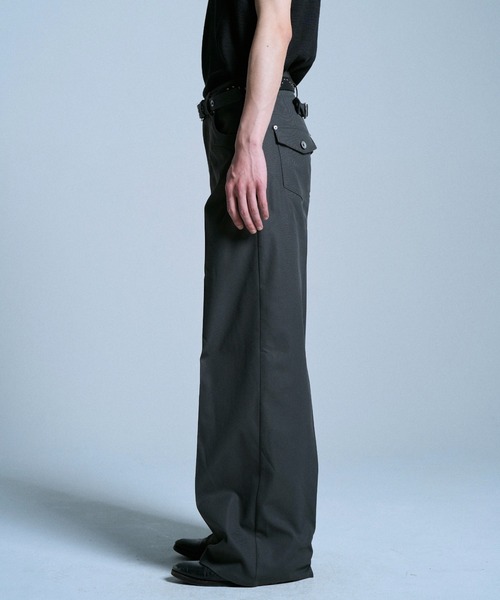 CAMPHOR WOOD(カンファーウッド)の「PRESSED POLYESTER FLARE SLACKS / センタープレスポリエステルフレアスラックス(スラックス・メンズ・グレー/ブラック/ダークブラウン・SMALL/MEDIUM/LARGE)」の10枚目の写真