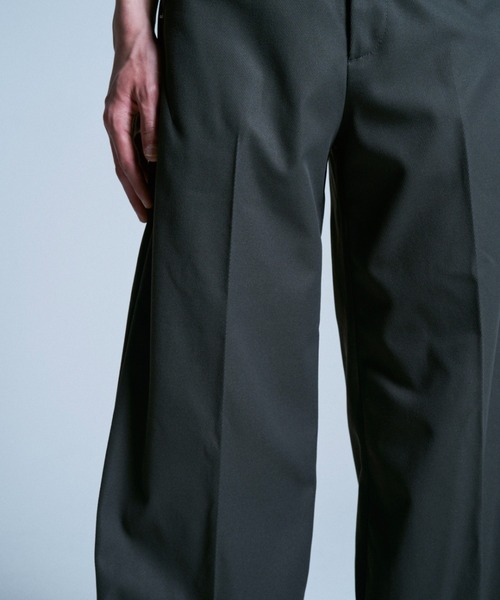 CAMPHOR WOOD(カンファーウッド)の「PRESSED POLYESTER FLARE SLACKS / センタープレスポリエステルフレアスラックス(スラックス・メンズ・グレー/ブラック/ダークブラウン・SMALL/MEDIUM/LARGE)」の17枚目の写真