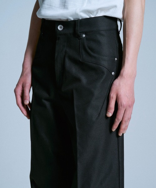 CAMPHOR WOOD(カンファーウッド)の「PRESSED POLYESTER FLARE SLACKS / センタープレスポリエステルフレアスラックス(スラックス・メンズ・グレー/ブラック/ダークブラウン・SMALL/MEDIUM/LARGE)」の4枚目の写真