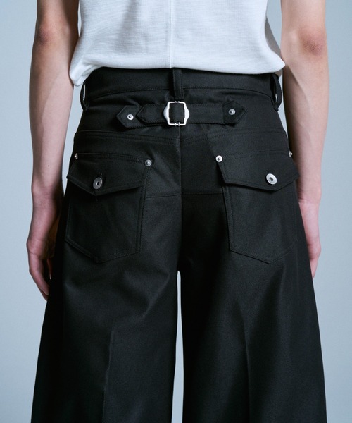 CAMPHOR WOOD(カンファーウッド)の「PRESSED POLYESTER FLARE SLACKS / センタープレスポリエステルフレアスラックス(スラックス・メンズ・グレー/ブラック/ダークブラウン・SMALL/MEDIUM/LARGE)」の5枚目の写真