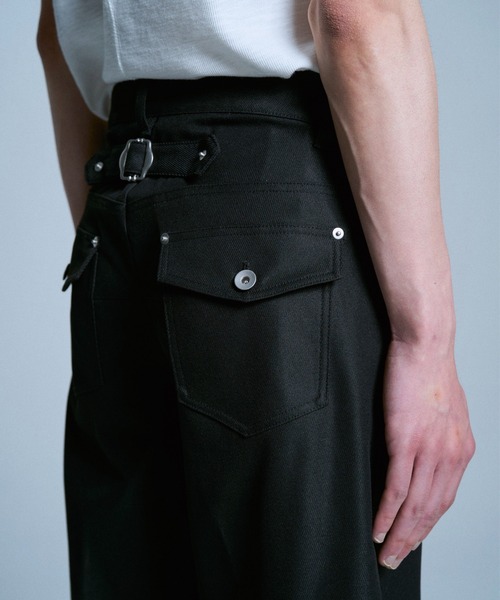 CAMPHOR WOOD(カンファーウッド)の「PRESSED POLYESTER FLARE SLACKS / センタープレスポリエステルフレアスラックス(スラックス・メンズ・グレー/ブラック/ダークブラウン・SMALL/MEDIUM/LARGE)」の7枚目の写真