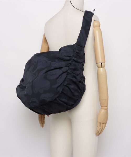 marimekko（マリメッコ）の「Utu Kukasta kukkaan / Crossbody bag L（ショルダーバッグ・レディース・ネイビー・FREE）」の13枚目の写真