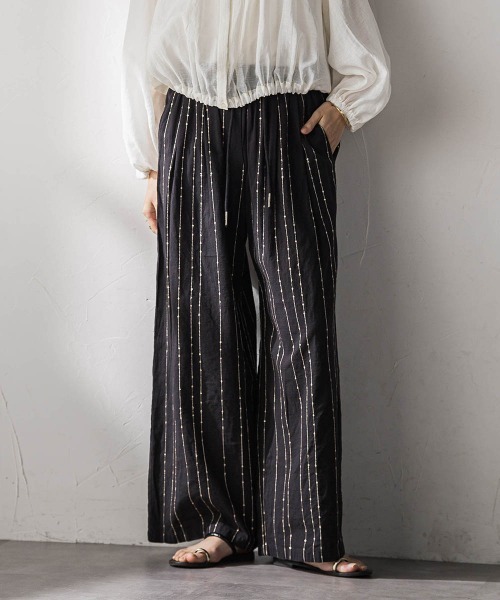 MAYSON GREY(メイソングレイ)の「【40周年限定】スパンコール刺繍イージーワイドパンツ(その他パンツ・レディース・ブラック・M)」の17枚目の写真
