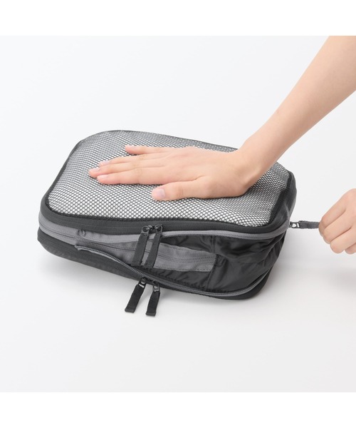 無印良品(ムジルシリョウヒン)の「再生ポリエステル仕分けケース圧縮タイプ S 約20×26×10cm(トラベルグッズ・レディース・ブラック/グレー・S)」の13枚目の写真