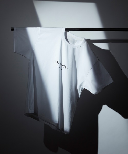 MODE COMMUTER（モードコミューター）の「[MC by FUMITO GANRYU COLLECTION] FLOWER TEE（Tシャツ/カットソー・メンズ・ブラック/ホワイト・SMALL/MEDIUM/LARGE）」の5枚目の写真