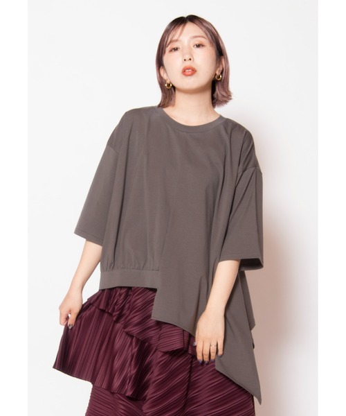 OSMOSIS(オズモーシス)の「アシンメトリーフレアーTシャツ(Tシャツ/カットソー・レディース・ブラック/グレー/ホワイト・ONE SIZE)」の3枚目の写真
