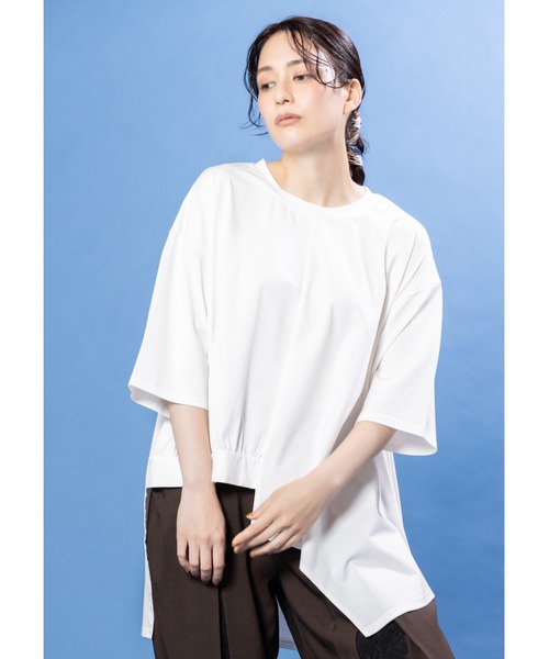 OSMOSIS(オズモーシス)の「アシンメトリーフレアーTシャツ(Tシャツ/カットソー・レディース・ブラック/グレー/ホワイト・ONE SIZE)」の2枚目の写真